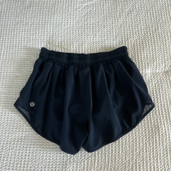 Lululemon Hotty Hot Shorts 2.5” - Picture 2 of 4